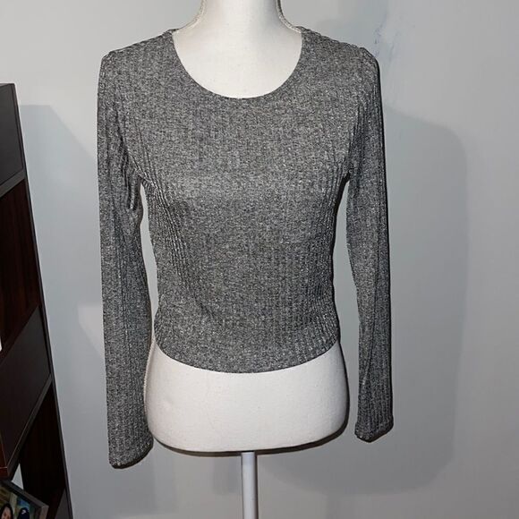 Grey women’s long sleeve small top - Picture 1 of 3